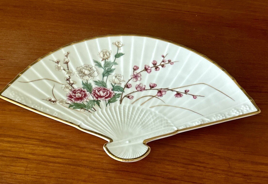 梅花88 Lenox Plum Blossom Fan WINTER 1988 Fine Porcelain 13 1/2