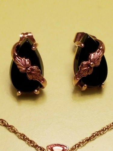 Coleman Co 10k/14k Black Hills Gold Leaf & Onyx Pendant Necklace & Earrings Set - Picture 2 of 9