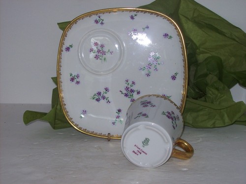 LANGENTHAL SUISSE PORCELAIN CUP AND SNACK PLATE HAND PAINTED VIOLETS AND GOLD TR - Picture 3 of 5