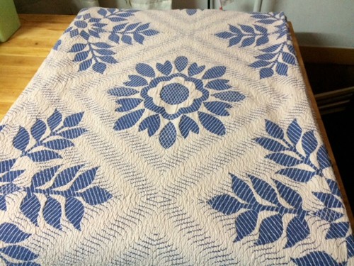 vintage fieldcrest coverlet approximately 77 x 93. Nice preowned condition. - Picture 3 of 6