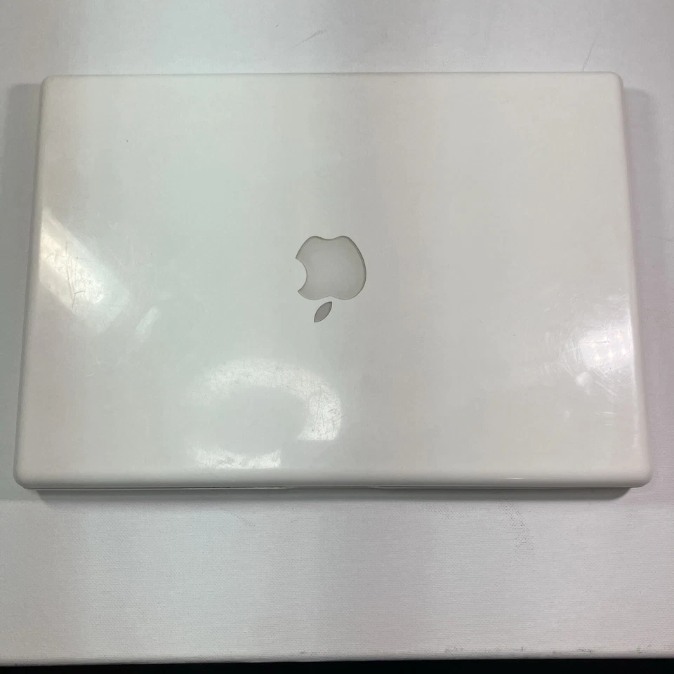 Apple MacBook  Model Number A1114 - Untested And For Parts Only - Image 4 of 4