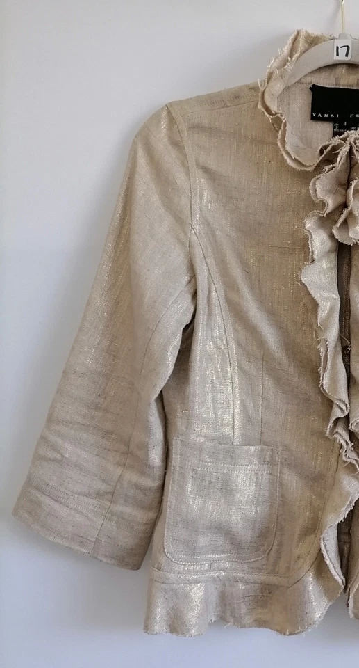 Chaqueta para mujer Yansi Fugel beige manga 3/4 con volantes talla 4 Foto 3 de 4