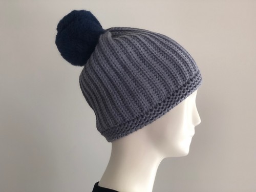 NWT $ 59.50 ANN TAYLOR Ribbed Beanie Grey HAT With BLUE Faux Fur Pom Pom-Gray - 第 3/7 張圖片