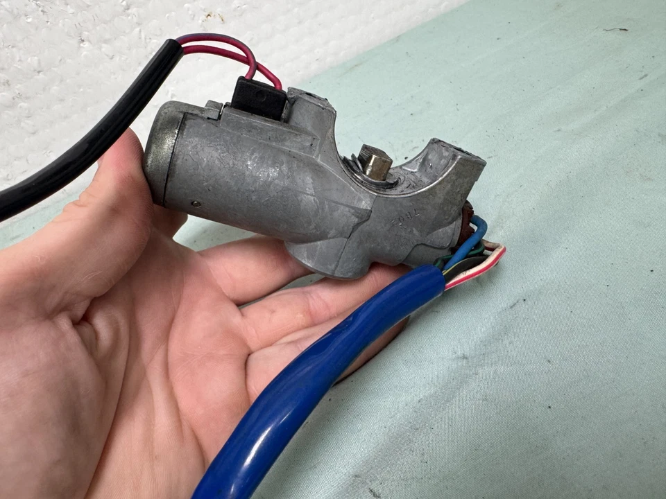 Interruptor de cilindro de encendido 87-90 Nissan Pulsar NX N13 SIN LLAVE Foto 4 de 4