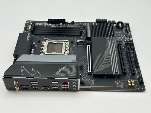 GIGABYTE B650 AORUS ELITE AX AM5 ATX AMD Motherboard READ/FOR PARTS - Bild 4 von 8