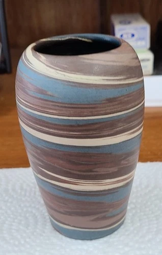 Niloak Art Pottery Mission Swirl Vase 4 1/2" tall