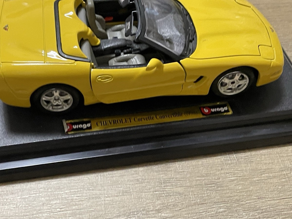 Bburago YELLOW 1998 CHEVROLET CORVETTE CONVERTIBLE 1:18 GOLD