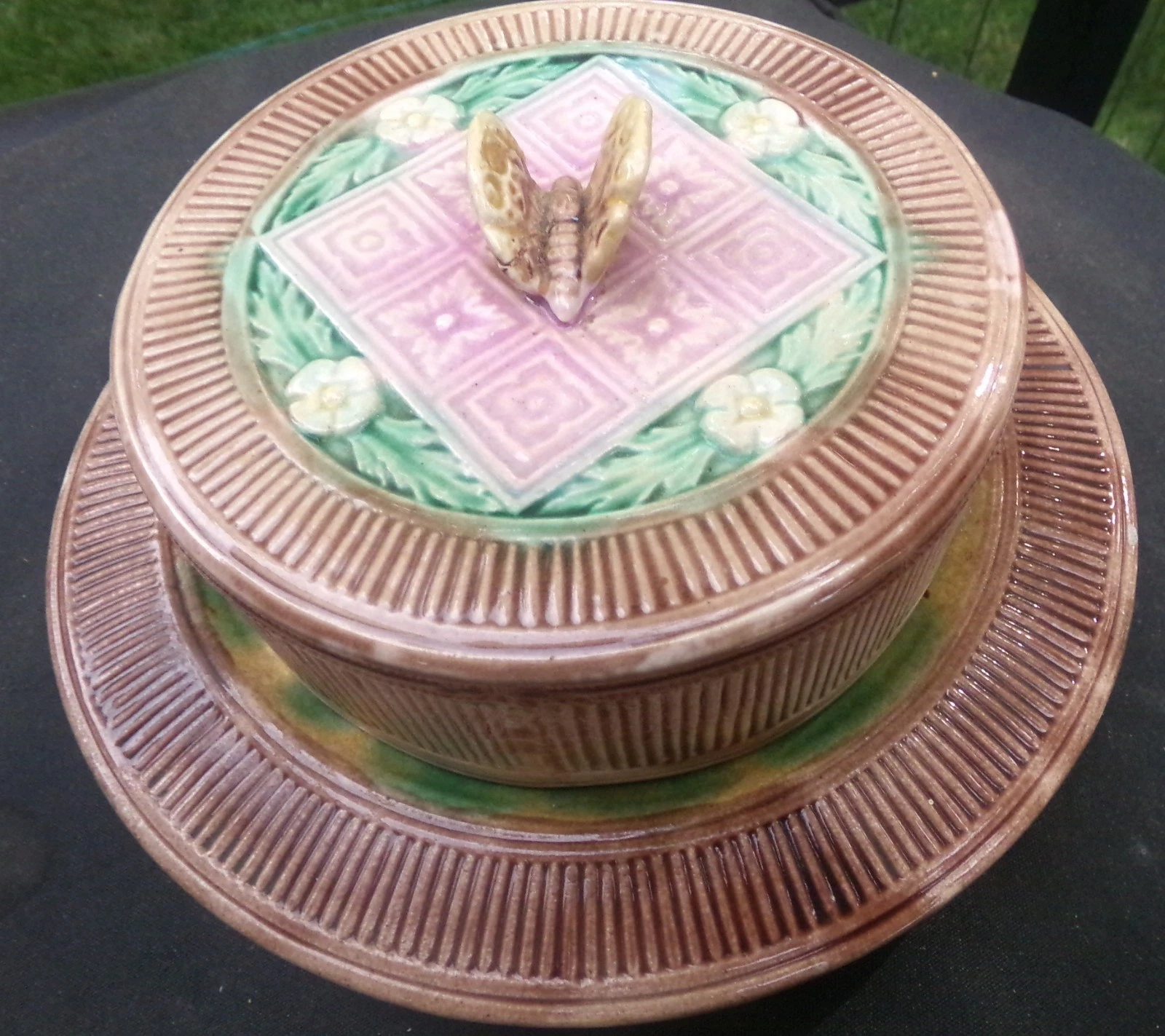 RARE Antique Majolica ETRUSCAN Butter Dish with BUTTERFLY HANDLE, Good Cond.
Opens in a new window o