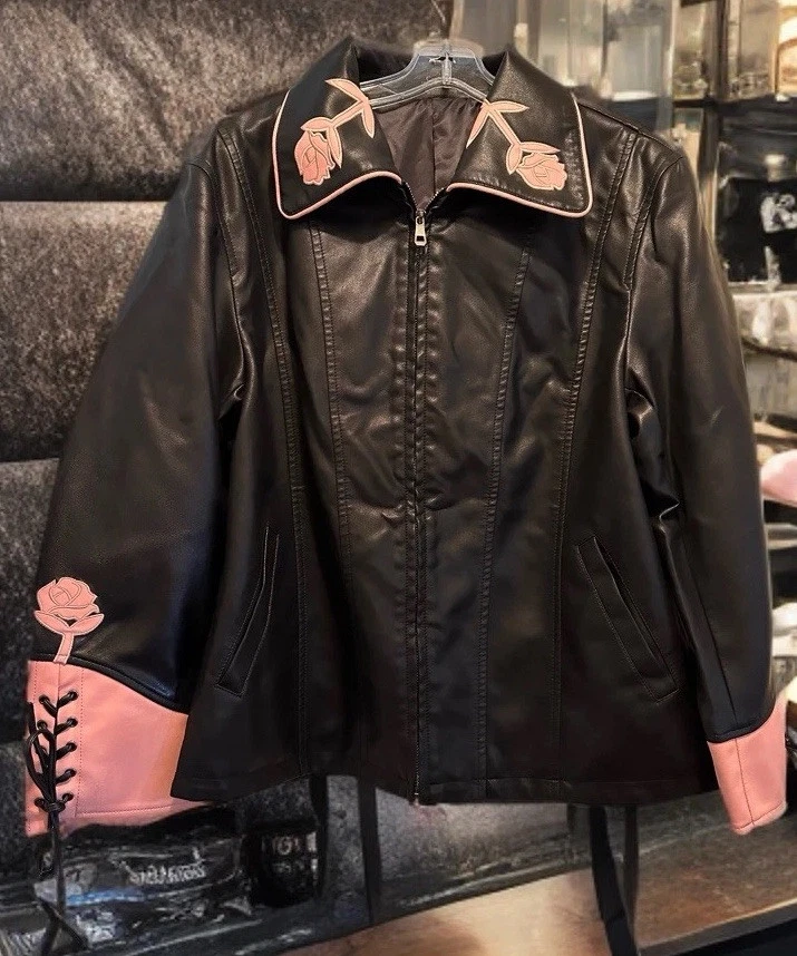 NUEVO Abrigo de motocicleta para mujer chaquetas de cuero sintético de gran tamaño bordado con cremallera