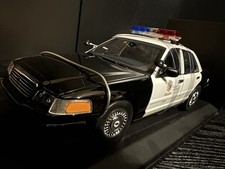 1/18 AUTOart 72701 Ford Crown Victoria Police LAPD CVPI P71 Crown Victoria Los