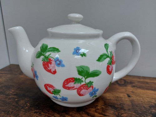 CATH KIDSTON STRAWBERRY TEAPOT QUEENS KITCHEN FINE CHINA Excellent Condition