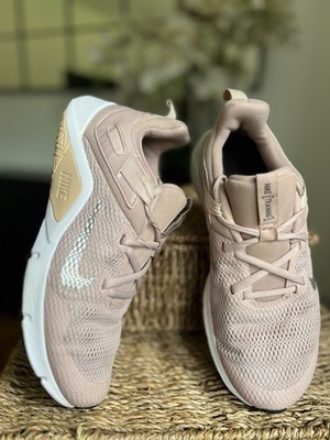 Nike Turnschuhe Legend Essential 2 Trainingsschuhe Sneaker Größe 5,5 EU 39