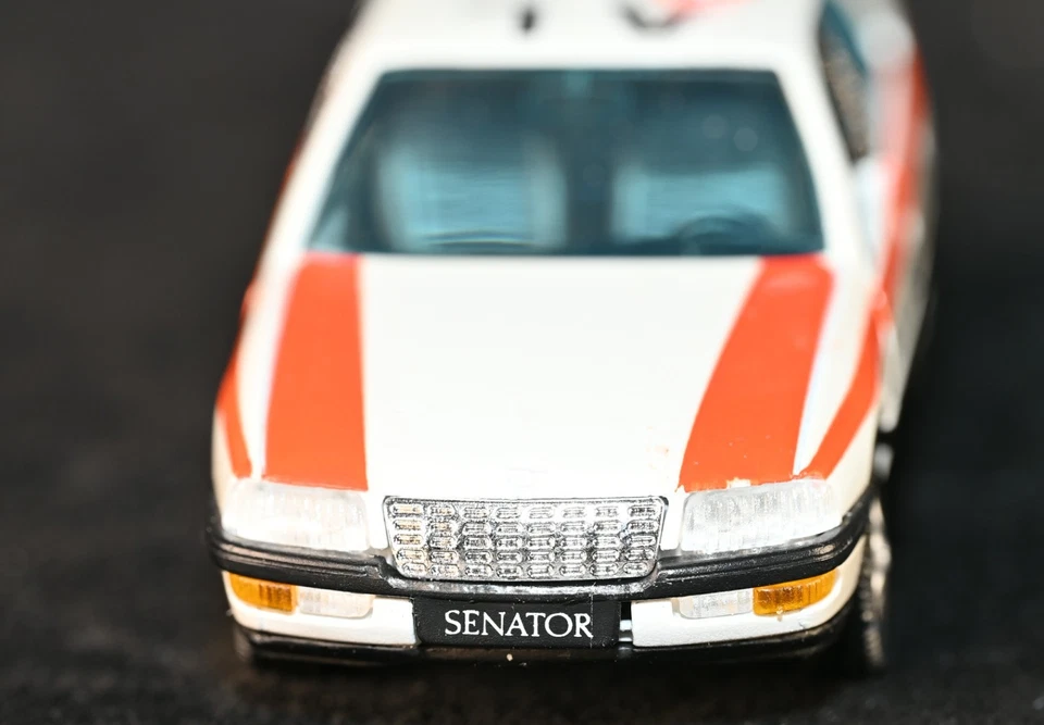 Opel Senator B Policía Vehículo 1:43 Diecast Gama Mini Alemania en caja Foto 4 de 4