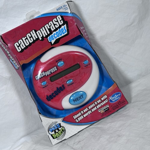 Hasbro Gaming Electronic Catch Phrase Decenni Party Game 2013 - Nuovo Sigillato - Foto 1 di 7