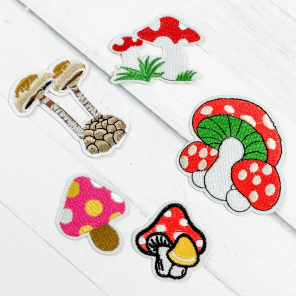 Parche de apliques Wild Magic Mushrooms bordado hierro para coser Foto 2 de 3