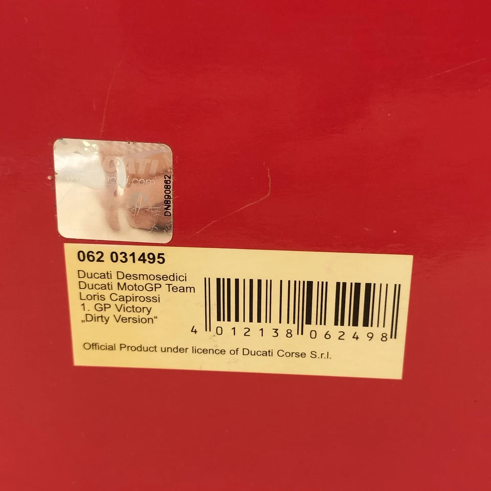MINICHAMPS 1/6 Ducati Desmosedici Loris Capirossi Dirty Version 062031495 MotoGP - Image 3 of 4