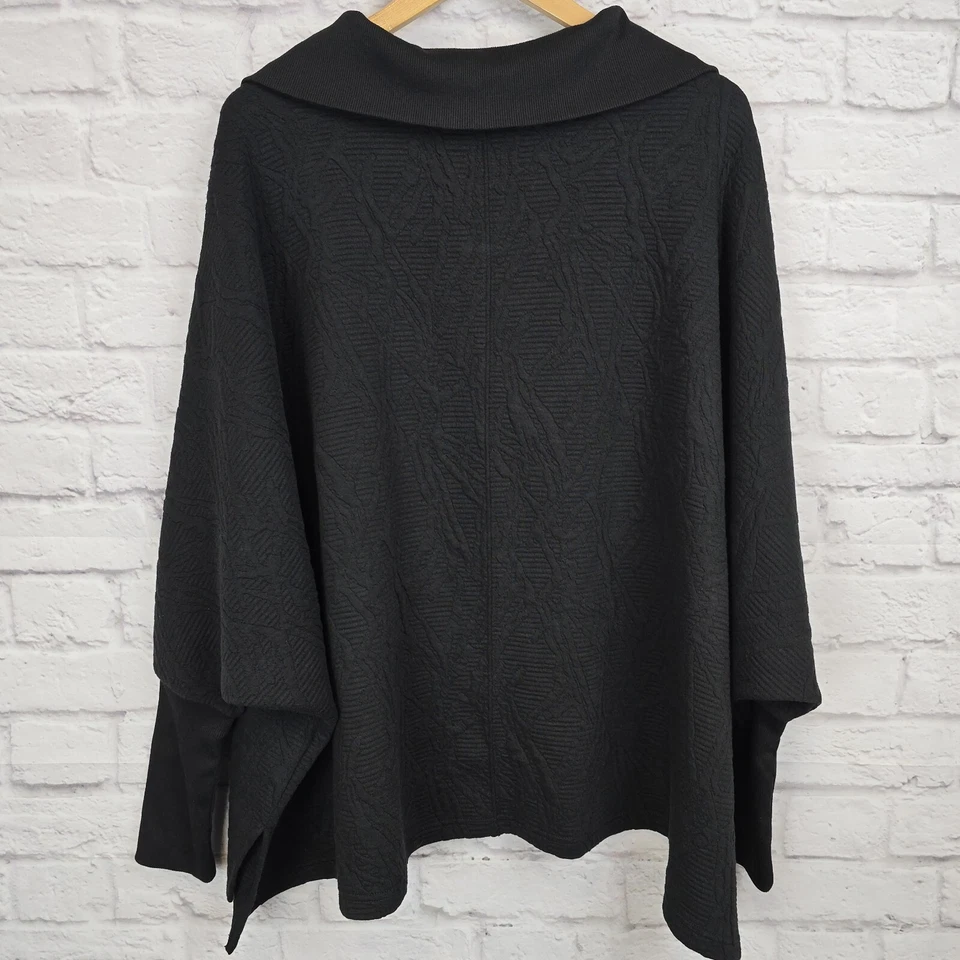 Poncho tejido texturizado de gran tamaño L/XL negro con hebilla para mujer con cuello con cremallera Foto 2 de 4