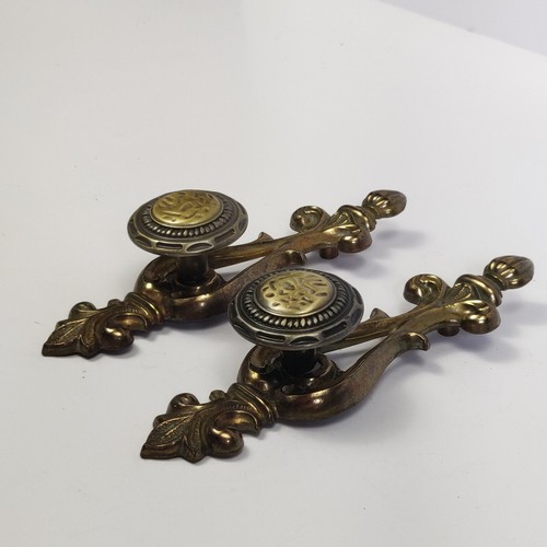 2 Keeler Brass KBC BACKPLATES & BRASS KNOBS Fleur De Lis 2" C-C - Picture 3 of 14