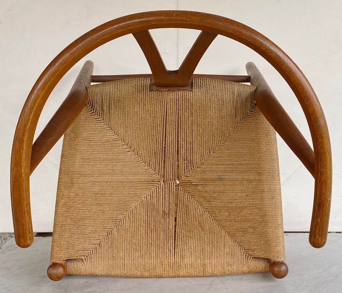 Early Vintage Hans Wegner Wishbone Oak Chair. CH-24 CARL HANSEN