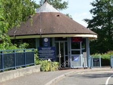 Photo 6x4 Andover - Lloyds TSB Group Operations The entrance to Lloyds TS c2010