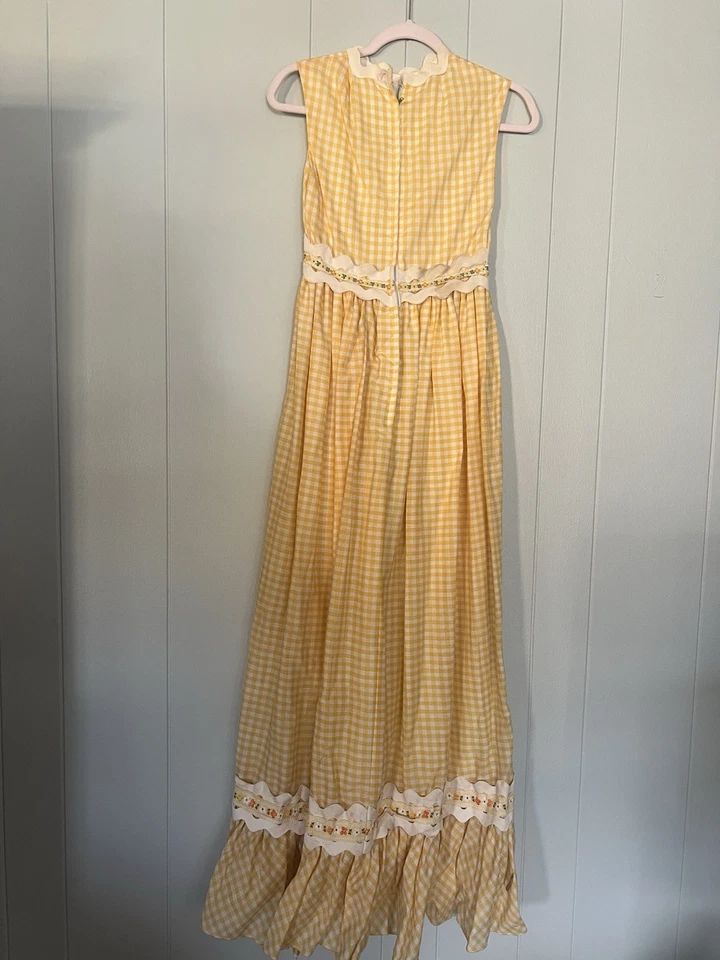 Vestido vintage años 70 hecho a mano amarillo guinga pradera con ribete de encaje RicRac talla S Foto 2 de 3