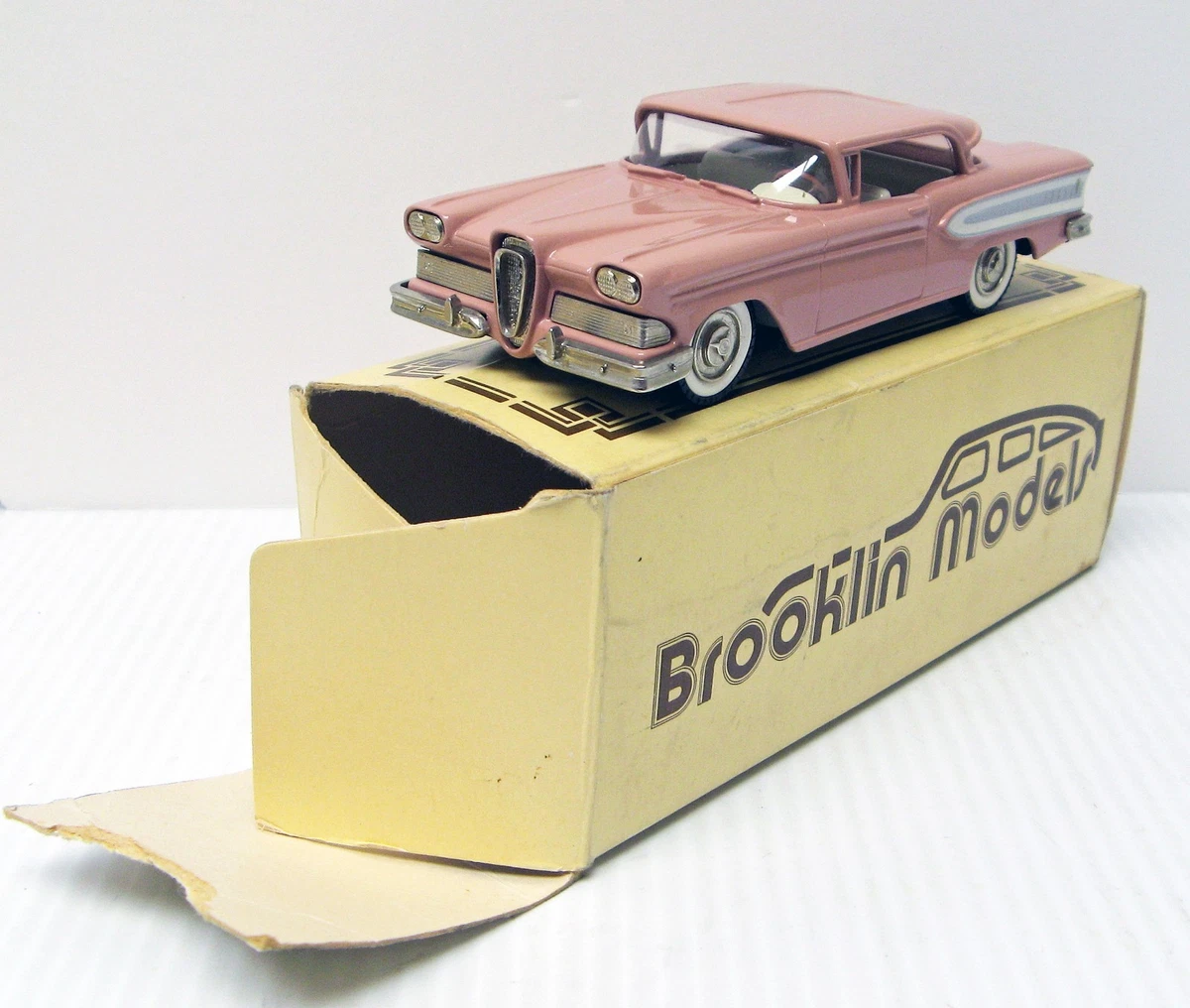 Edsel Citation Pink 1958 - Road Legends 1/18 - Miniature Métal Occasion