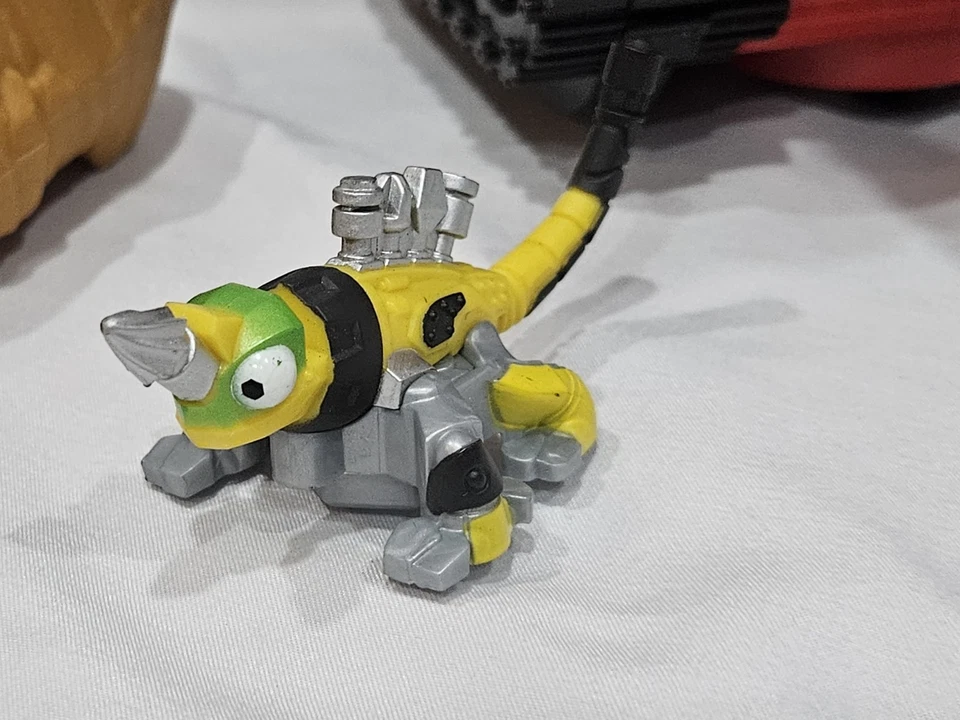 DreamWorks Dinotrux Reptool Control Ty Rux Vehículo RC - Rojo 14” con Figura Revvit Foto 3 de 4