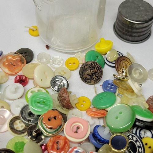 vtg Hertiage Glass Jars 4" filled with a button collection mixed lot - Picture 10 of 12