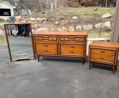 Vtg MCM Walnut 3 pc bedroom Bassett Furniture 1960s Dresser