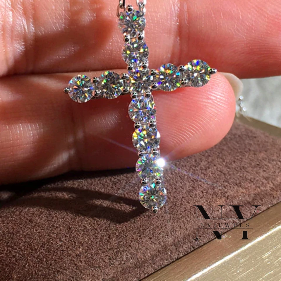 Colgante de boda cruz de moissanita de corte brillante redondo de 3 quilates de oro blanco sólido de 14 quilates Foto 4 de 4