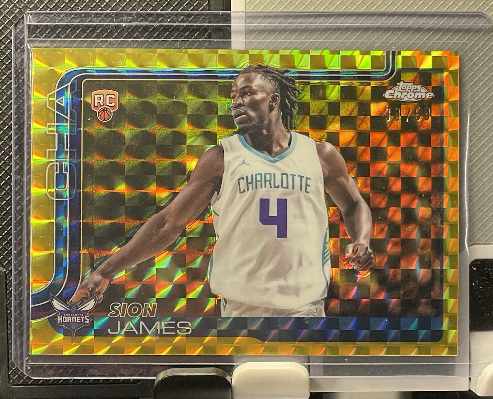 2025-26 TOPPS CHROME SION JAMES #283 GEOMETRIC GOLD REFRACTOR RC /50 HORNETS!🔥