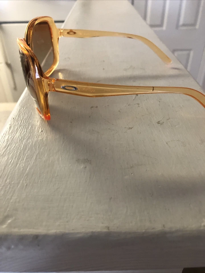 女士 Oakley OO9125-12 BECKON 太阳镜西瓜。 — 第 2/4 张图片