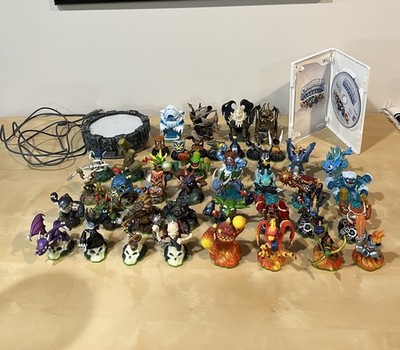 Skylanders Spyros Adventure Complete Set Of 32 Figures. READ DESCRIPTION.