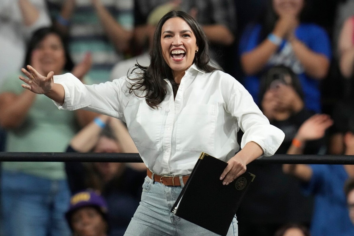 aoc in blue dress Alexandria Ocasio-Cortez Smiling POSTER PICTURE PHOTO PRINT 14863 Party Gown gigi hadid in atelier Size:2/S - 30C 32C  34B 34C