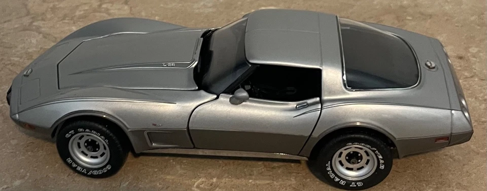 Corvette 1978 cupé 2 tonos plata, Franklin Mint fundido a presión Foto 2 de 4