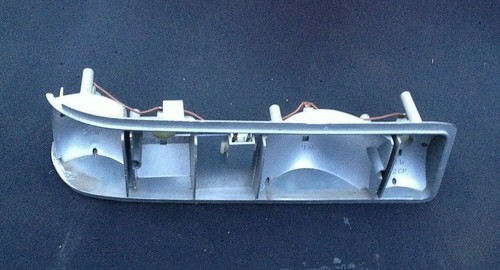 R100/   BMW 3er E21 Rücklicht Rückleuchte links Lampenträger ohne Glas