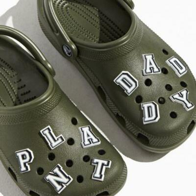 crocs accessories letters