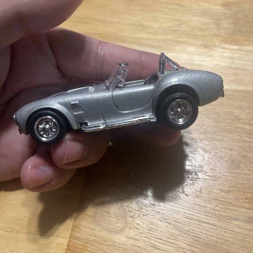 1964 Shelby Cobra 427S/C 1:43 Scale Silver Black Road Signature Model Car Toy - Picture 2 of 7
