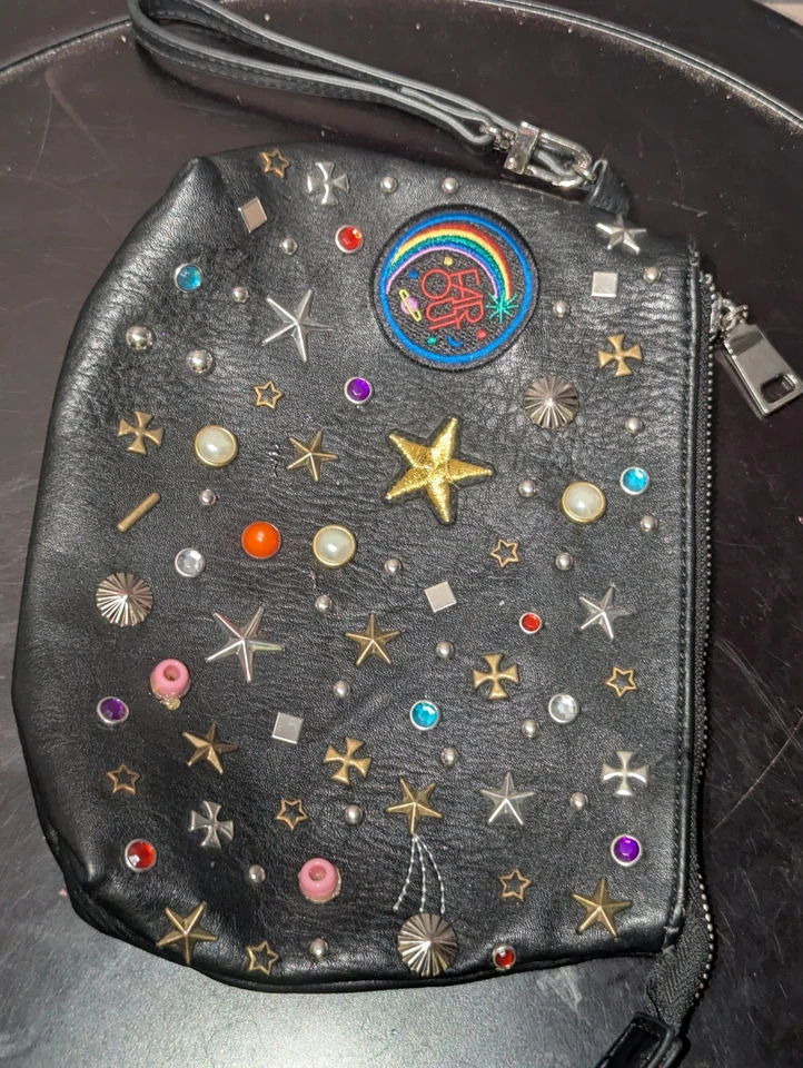 Steve Madden Far Out Space Muñequera Tachonada Mini Bolso Bordado Parche Estrás Foto 2 de 4