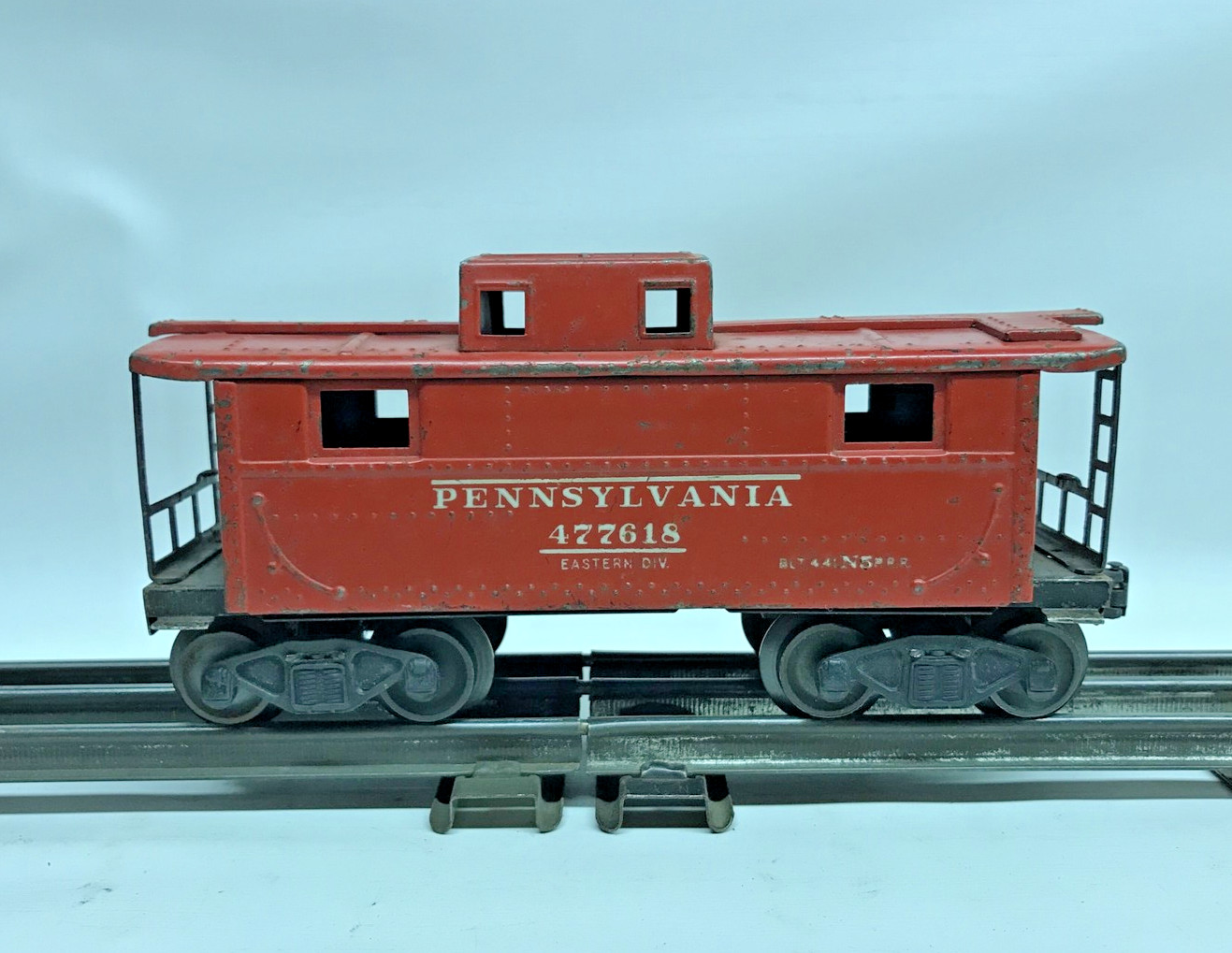 Lionel 2472 O Gauge Pennsylvanian PRR 477618 Red Tinplate Caboose Toy Train Car