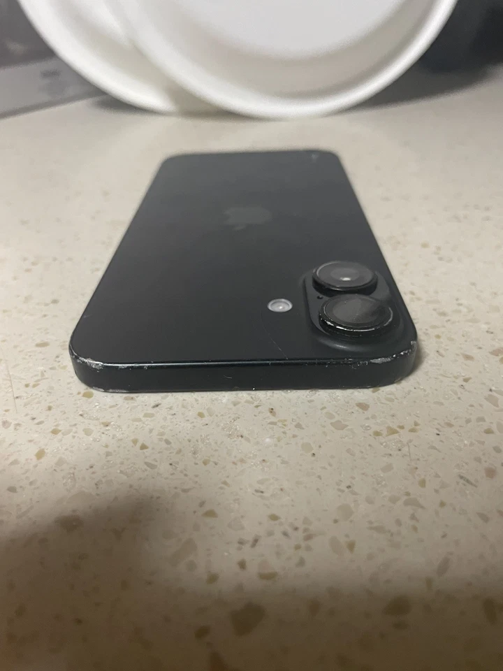 Apple iPhone 16 Plus 128 GB Negro - Red bloqueada Att o Cricket dañado Foto 3 de 4