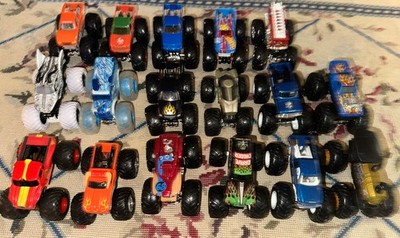 Hot Wheels Monster Jam Lot Of  17 Trucks Die-Cast Vehicles 1:64 Scale