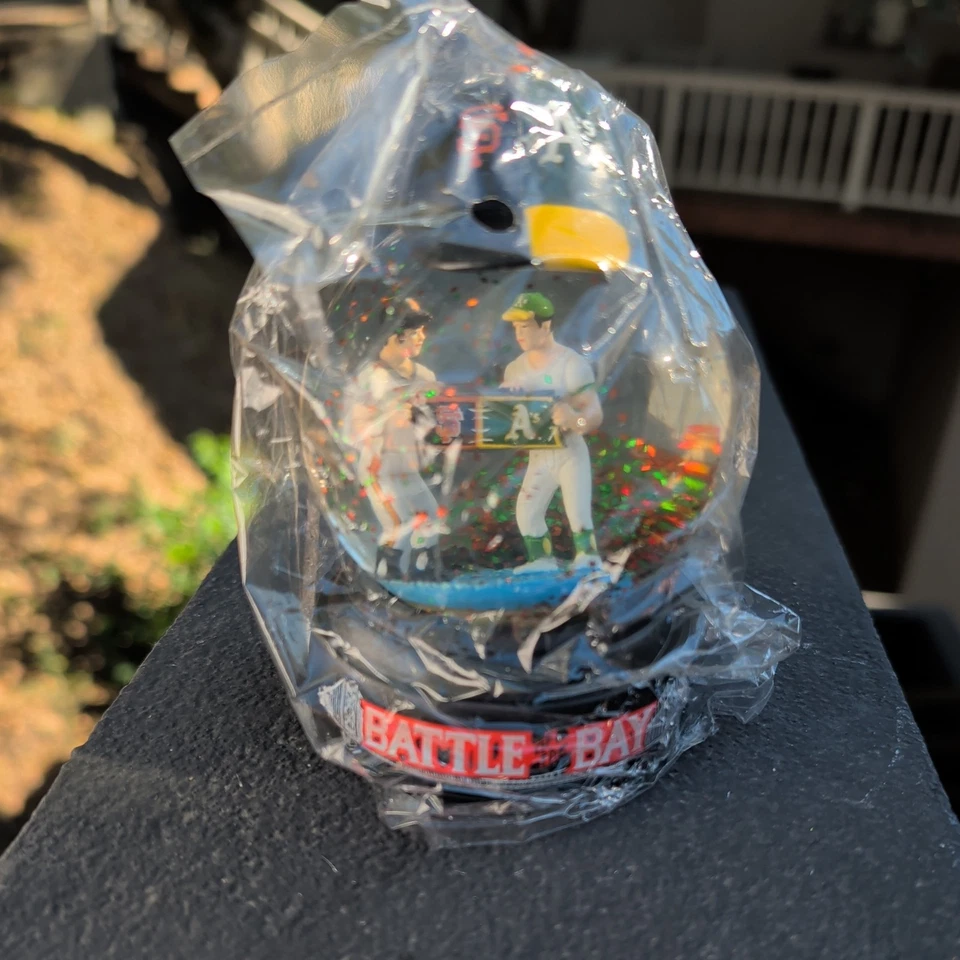 NUEVO Globo de Nieve Batalla de la Bahía de los Gigantes de San Francisco 15/07/2018 SGA Oakland A's Foto 3 de 3