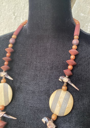 Vintage Carved Wood Necklace Parrots Medallions Beads Brown Beige Twist Close - Picture 6 of 7