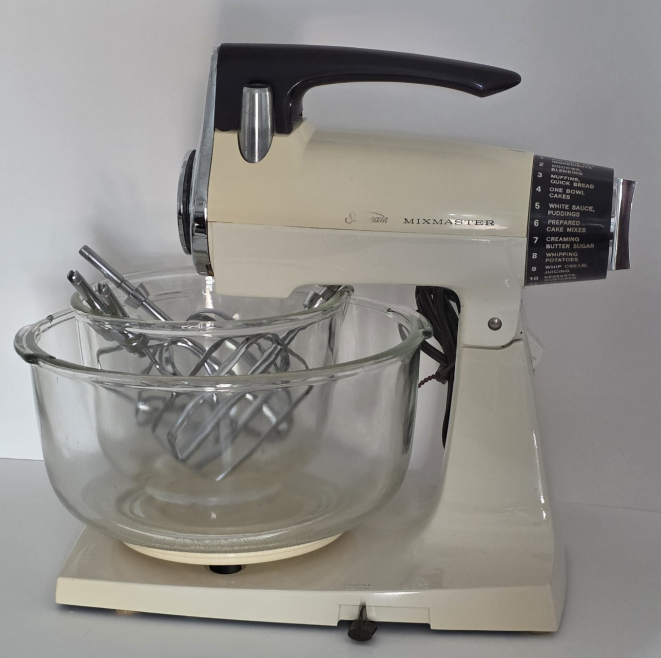 Vintage Sunbeam Mixmaster Cream 12 Speed Stand Mixer 2 Bowls & Beaters Works
