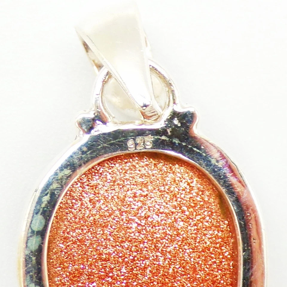 Colgante de piedra dorada calavera gótica de plata de ley anhelada a mano con cadena de plata Foto 4 de 4