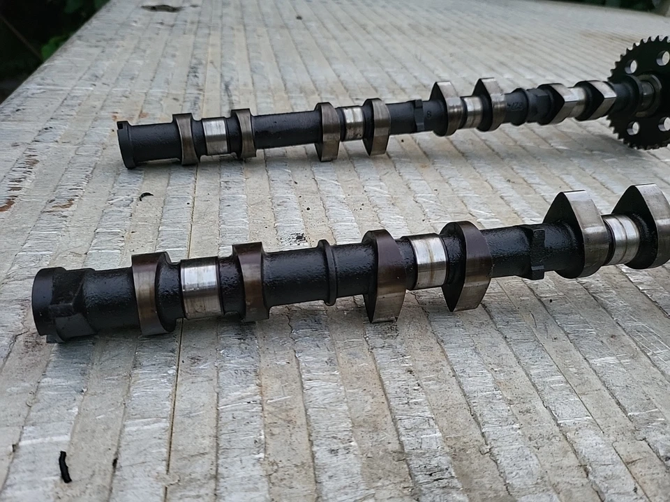 Par de árboles de levas Ford Ranger 2002 2,3 usados con engranajes Foto 2 de 4