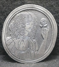 XB27104 VINTAGE 1970s WOMAN HOLDING FLOWER ARTWORK MENS PEWTER BELT BUCKLE