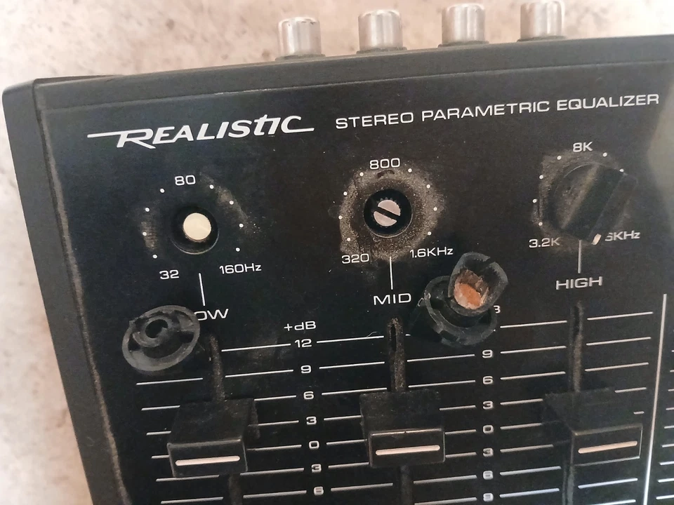 Realistic 32-1106 Stereo Parametric Equalizer 3 Band Vintage *TESTED 2 KNOBS DMG - Image 2 of 4