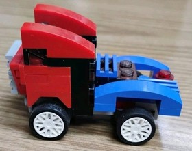 LEGO 31000 LEGO CREATOR 3 IN 1 RACE CAR,TRUCK,OFF ROAD FOR PARTS ONLY